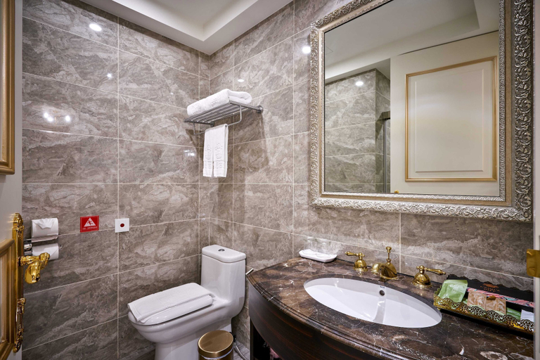 Bathroom 5, Sun Moon Lake Queen Castle Hotel, Nantou