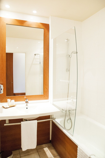 Bathroom 4, Best Western Plus Hotel Colbert, Indre