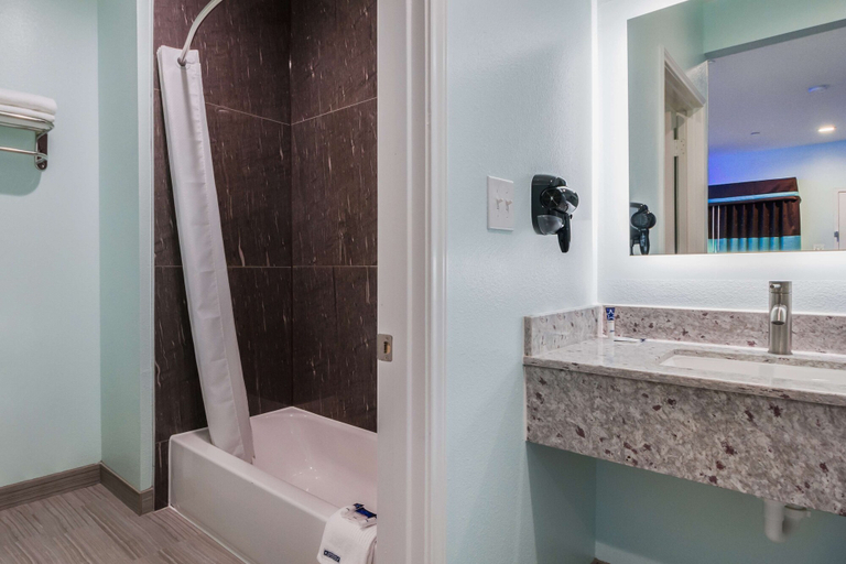 Bathroom 4, Americas Best Value Inn Aldine Westfield, Houston