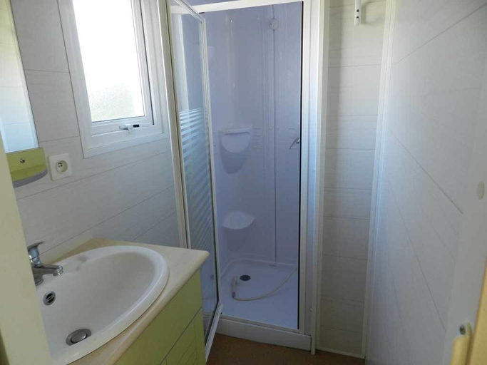 Bathroom 4, Camping Les Tilleuls - Mobilhome, Lot