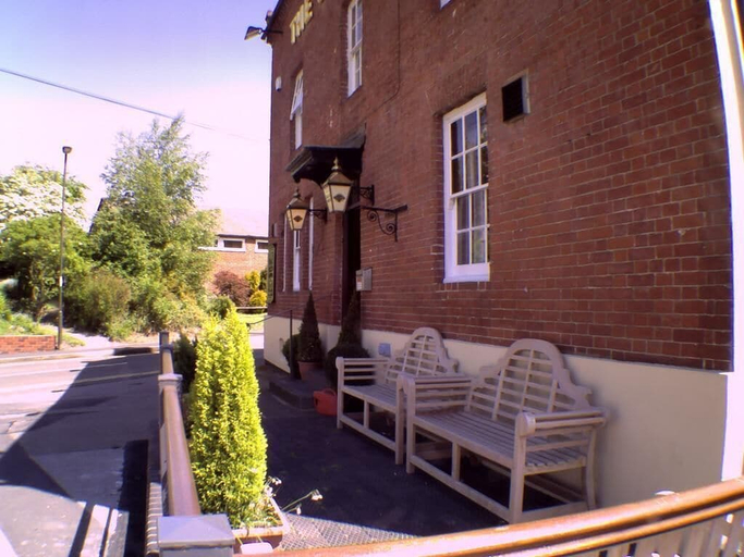 Others 5, Bulls Head, Derbyshire