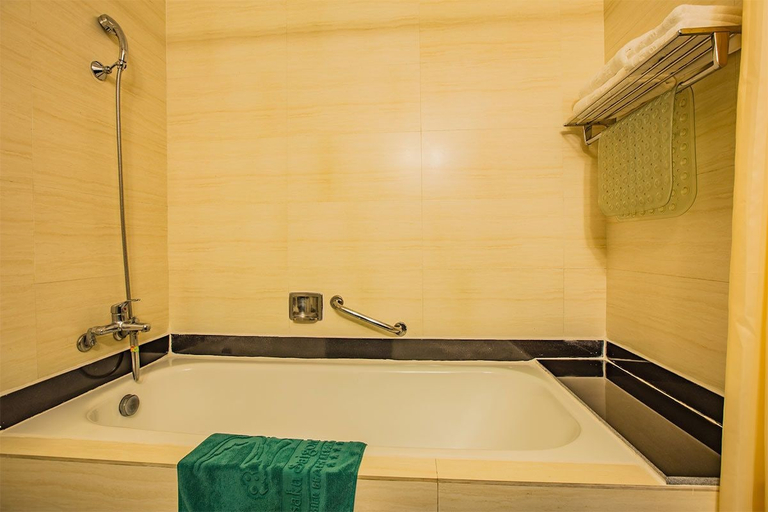 Bathroom, Yasaka Saigon Nhatrang Resort Hotel & Spa, Nha Trang
