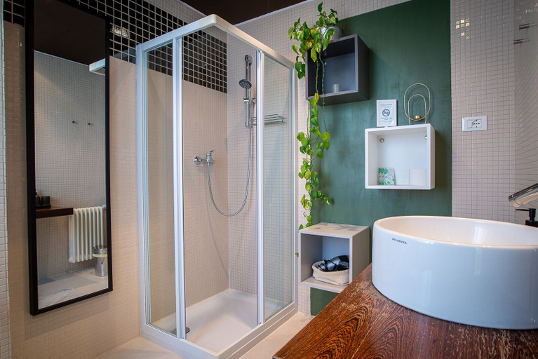 Bathroom 5, Terzopiano, Treviso