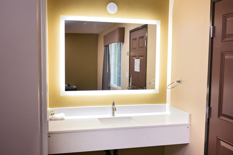 Bathroom 4, Garey Motel, Los Angeles