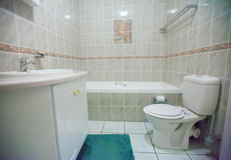 Bathroom 4, Fly me to the Moon Guest House, Eden