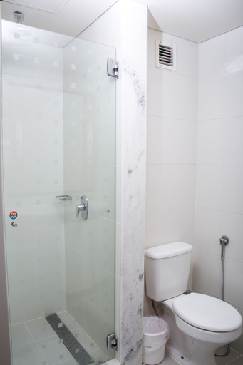 Bathroom 4, Ibis Asuncion, Asunción
