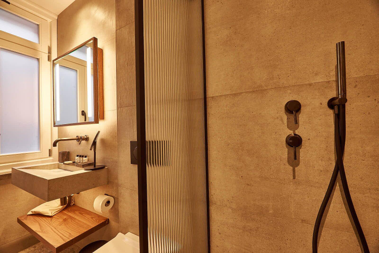 Bathroom 3, Regno di Morea, Peloponnese