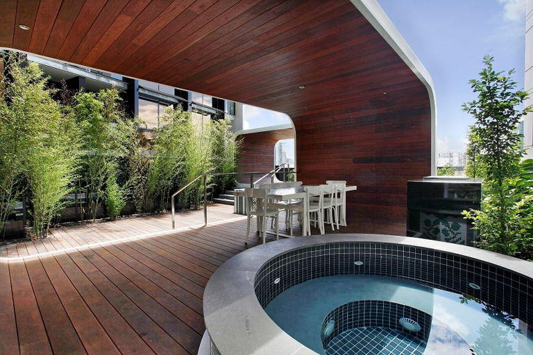 Sport & Beauty 5, Top Floor Stunning Views, Melbourne