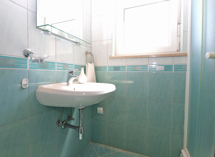 Bathroom 3, Apartment 1307, Medulin