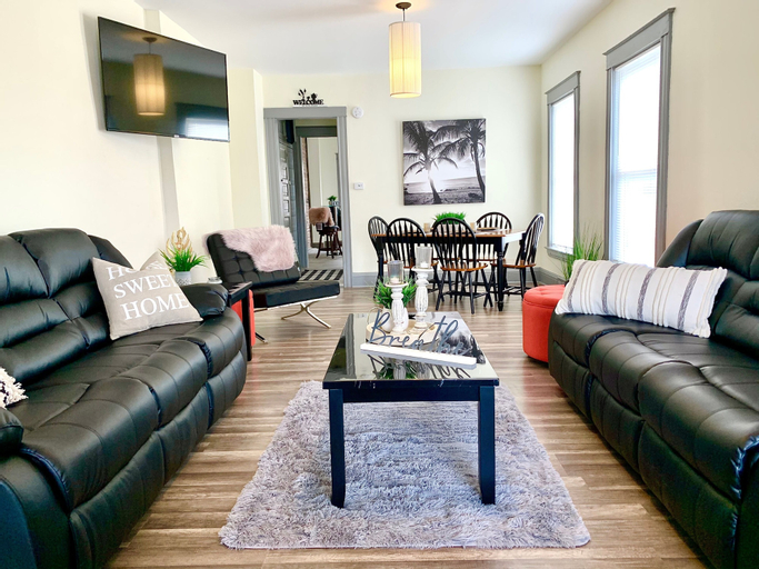 The Blackjack Duplex - Private Yard & Parking, Near Falls & Casino by Niagara Hospitality, Niagara