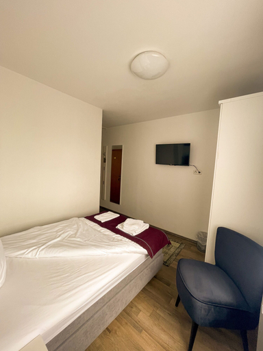 Bedroom 4, Hotel Kronenkurve, Unna