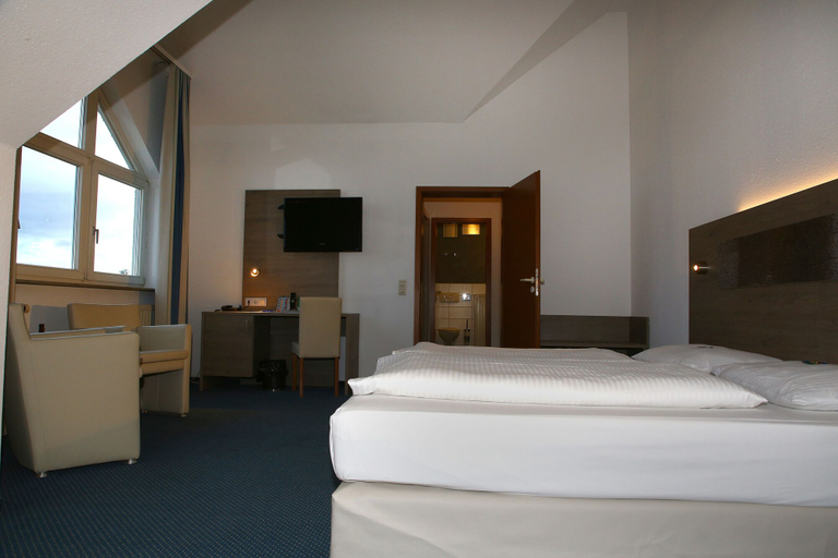 Bedroom 2, Albhotel Fortuna, Reutlingen