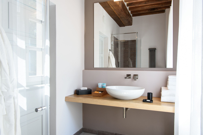 Bathroom 3, Laqua Vineyard, Pisa