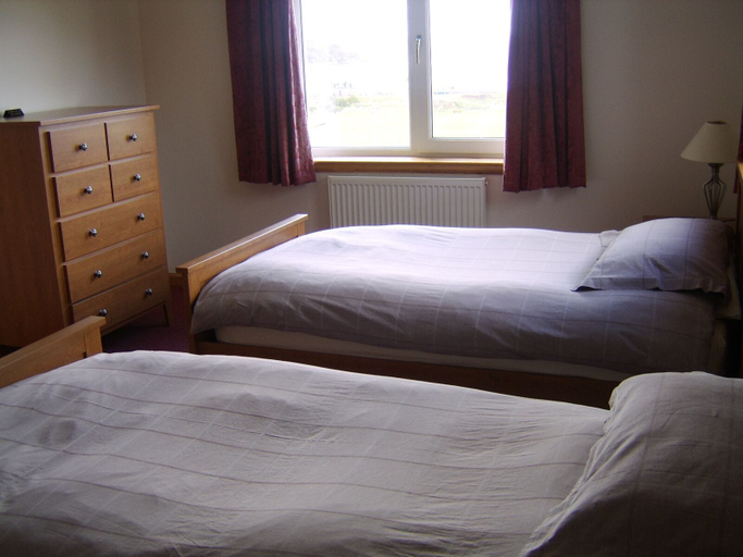Bedroom 2, Top House, Highland