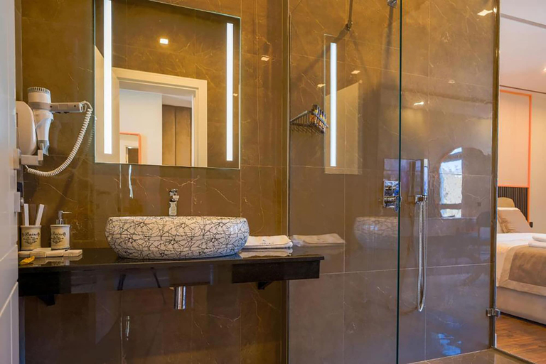 Bathroom 4, Royal East Resort, Tiranës