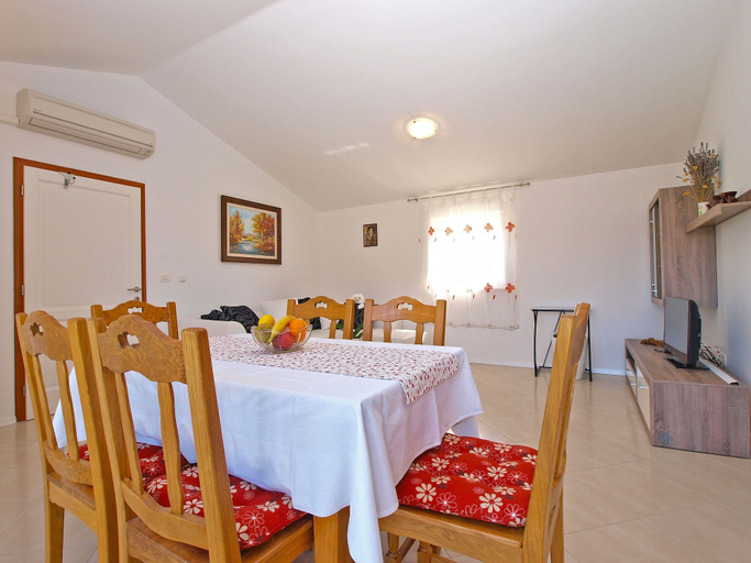 Food & Drinks 4, Apartment 1307, Medulin