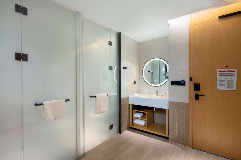 Bathroom 4, Hilton Garden Inn Shenzhen Nanshan Avenue, Shenzhen