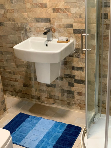 Bathroom 4, Ishmajoso Lodge, Western Urban