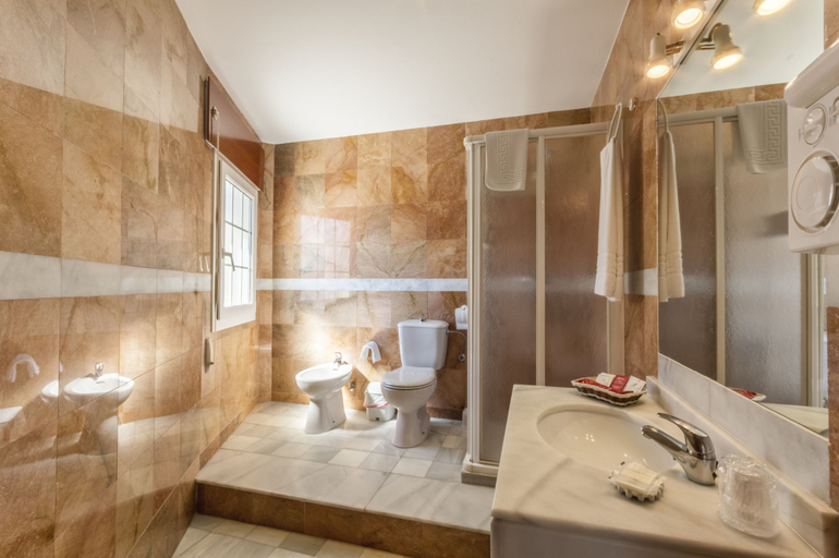 Bathroom 5, Hotel La Parrita, Cádiz