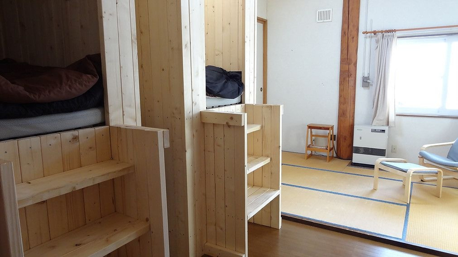 Bedroom 2, No Track - Hostel, Niseko