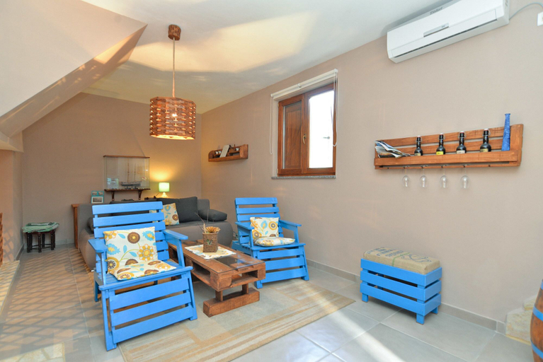 Others 5, Apartment 877, Pula