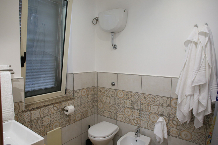 Bathroom 4, Villa Rosa Pompei Studios, Napoli