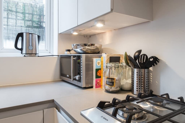 Others 5, Modern stylish and luxurious 1 bed flat, London