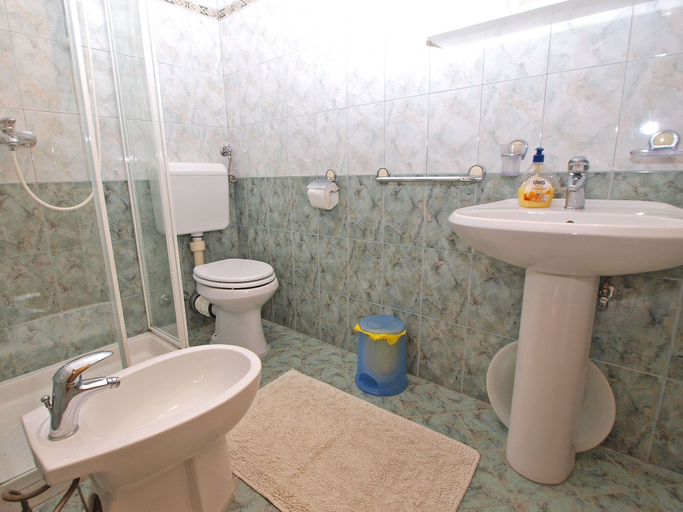 Bathroom 3, Apartment 1202, Medulin
