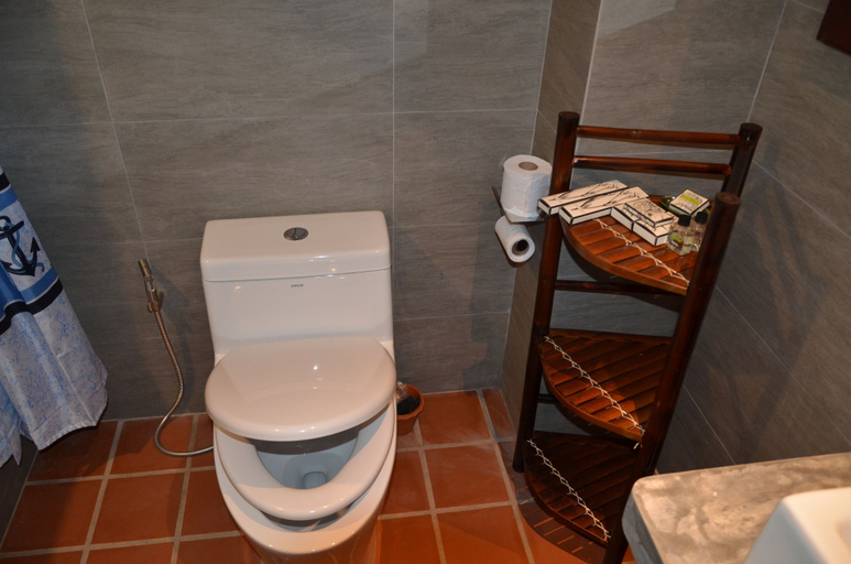 Bathroom 4, Saksiri Riverside Boutique Hotel, Vangvieng