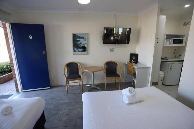 Bedroom 2, Reign Inn Newcastle, Newcastle - Inner City