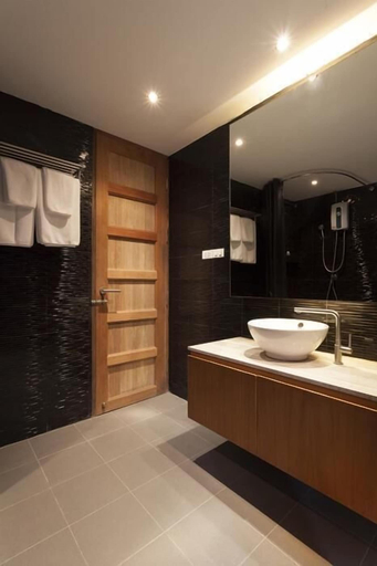 Bathroom 5, 5ive Beach House Hotel, Pattaya