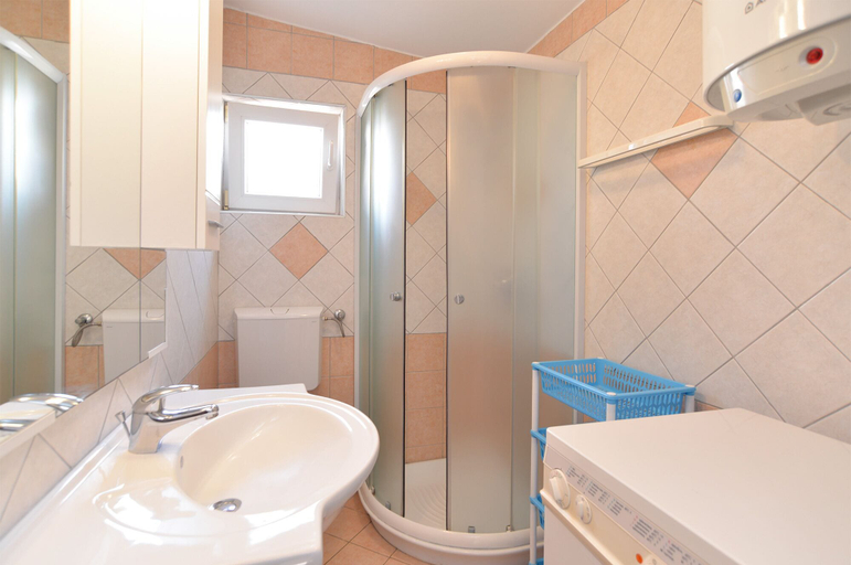 Bathroom 3, Apartment 1203, Pula