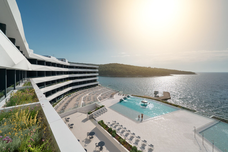 Sport & Beauty 3, Grand hotel View, Postira