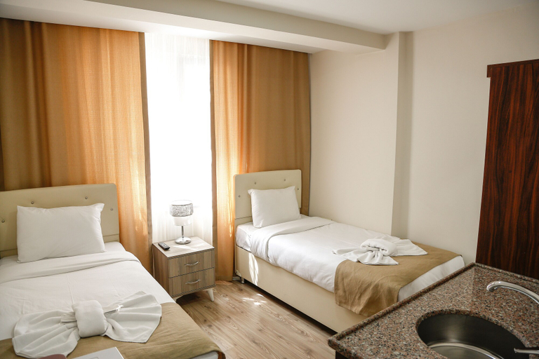 Bedroom 3, Reggae, Fatih
