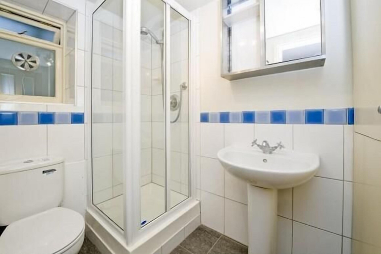 Bathroom 4, Kensington Olympia Apartments, London