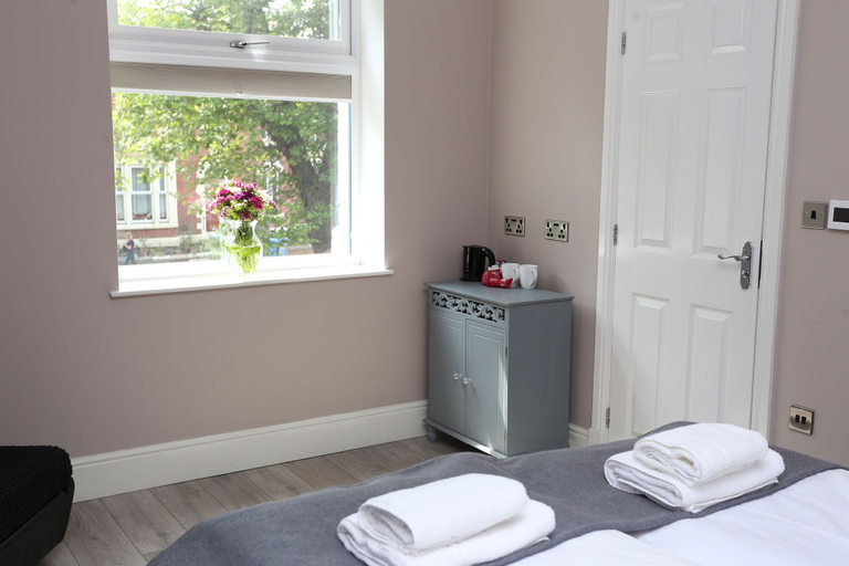 Bedroom 3, Hotel Tia, Sefton