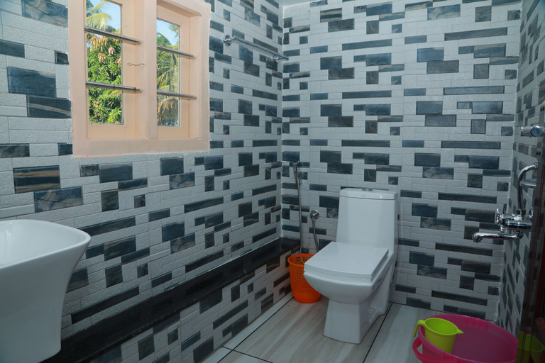 Bathroom 4, Sreekrishna Houseboats, Alappuzha