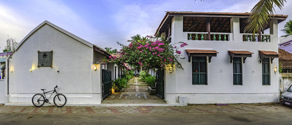 Exterior & Views