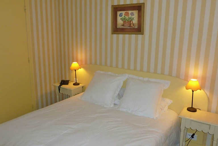 Bedroom, Hôtel les Forges, Nièvre