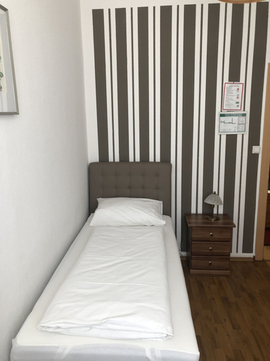 Bedroom 2, Rheinischer Hof Leverkusen, Leverkusen