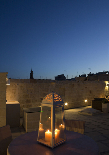 Front of property - evening/night 5, Garibaldi Exclusive Apartments, Bari