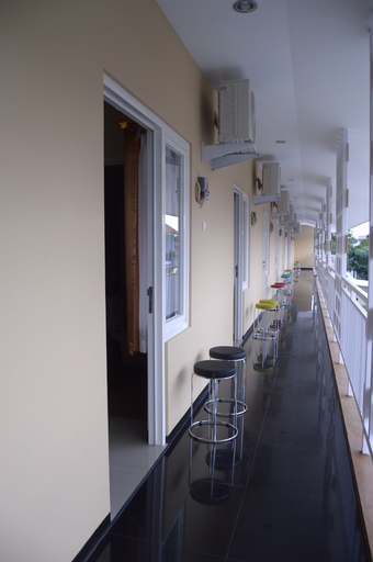 Exterior & Views 15
