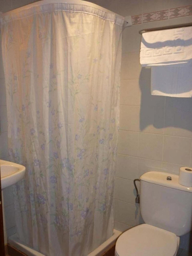 Bathroom 3, Pensió La Creu, Lleida