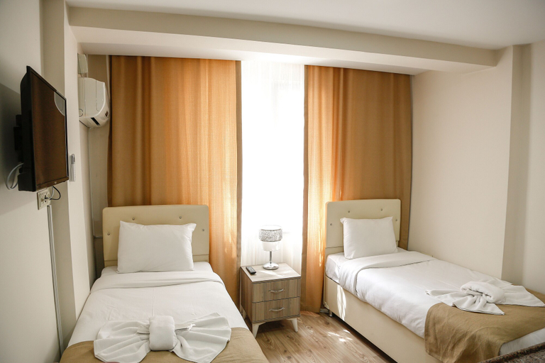 Bedroom 5, Reggae, Fatih