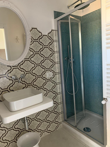 Bathroom 5, Palazzo Samà, Catanzaro