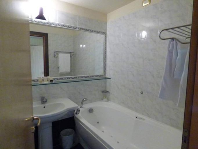 Bathroom 5, Grand Hotel Menaggio, Como
