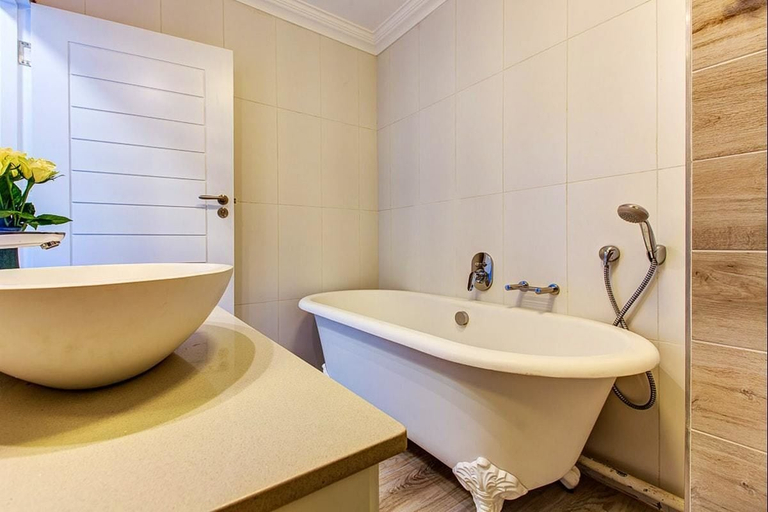 Bathroom 5, Marine Manor, Eden