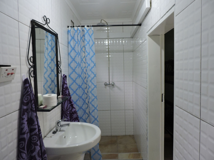 Bathroom 3, Café Zambezi House of Africa - Hostel, Livingstone