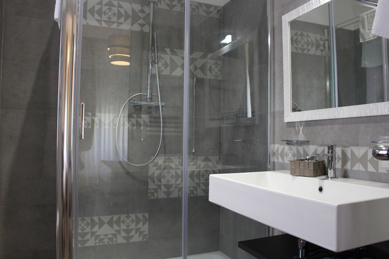 Bathroom 4, GHR Aventino Inn, Rome