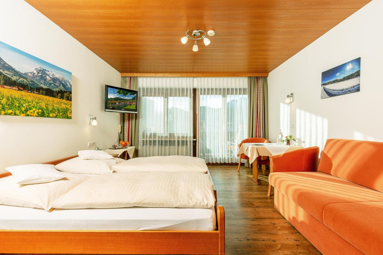 Bedroom 2, Gästehaus Flora, Traunstein